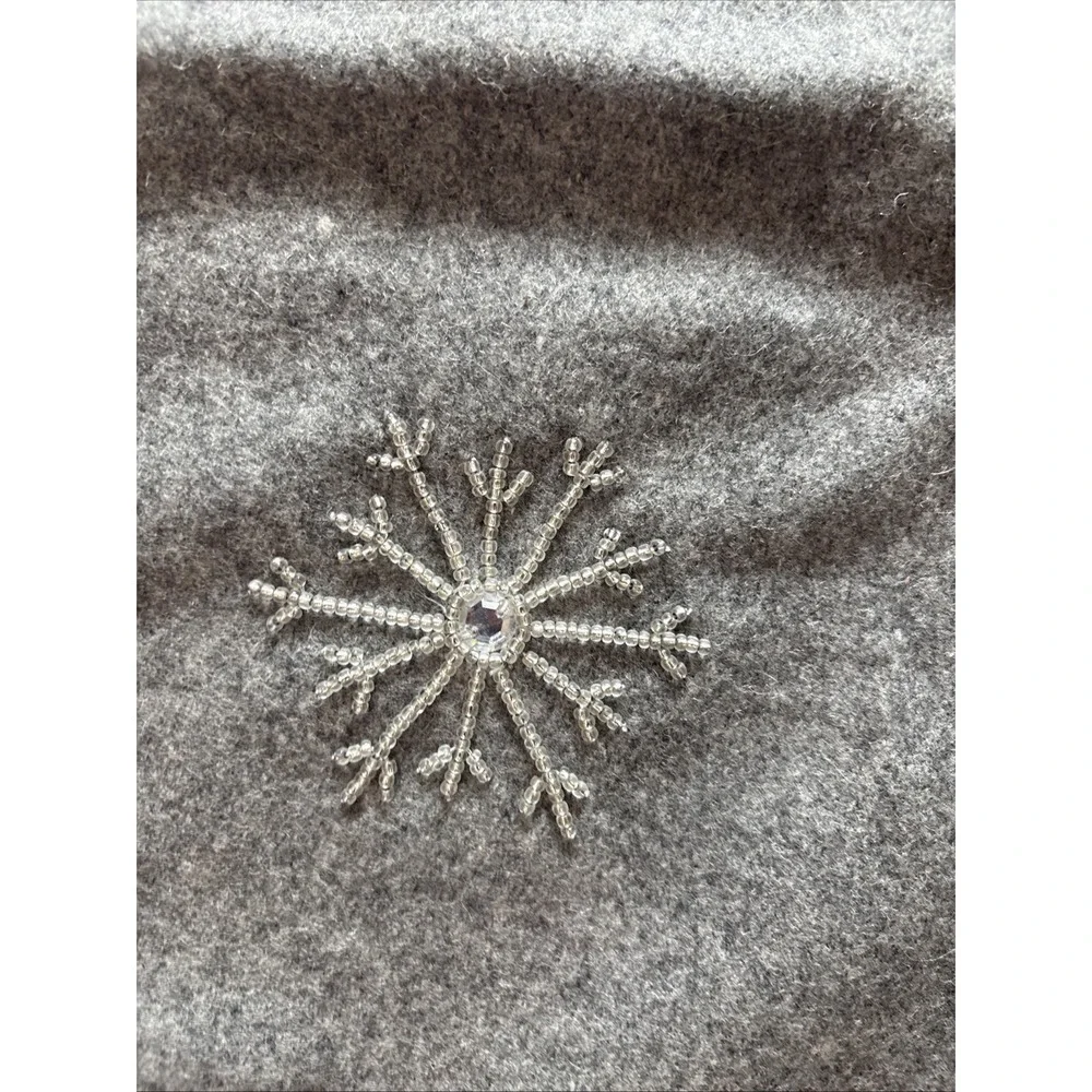 Pier One ANS Snowflake Table Runner Gray & White 14